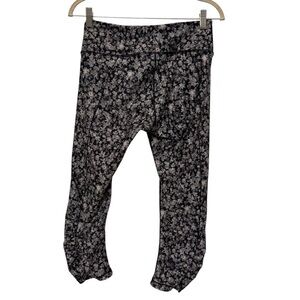CALIA by Carrie Underwood Black Floral Crop Leggings – Size M